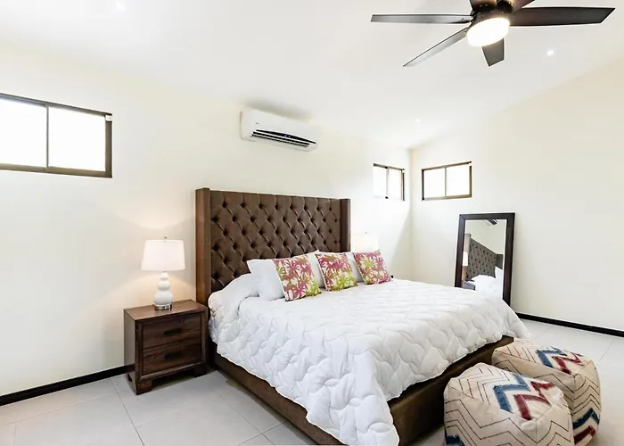 Flamingo Estates 18- 4 Bedroom House With Pool Ferienhaus